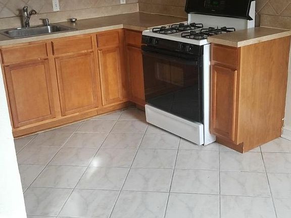 2nd image of 1309 E Duval St