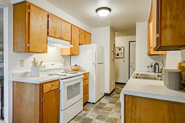 Air Conditioned, Spacious Apartments! Free Water/Sewer/Garbage