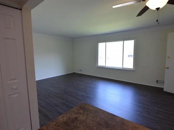 47110 Jefferson Ave Unit 4, New Baltimore, MI 48047