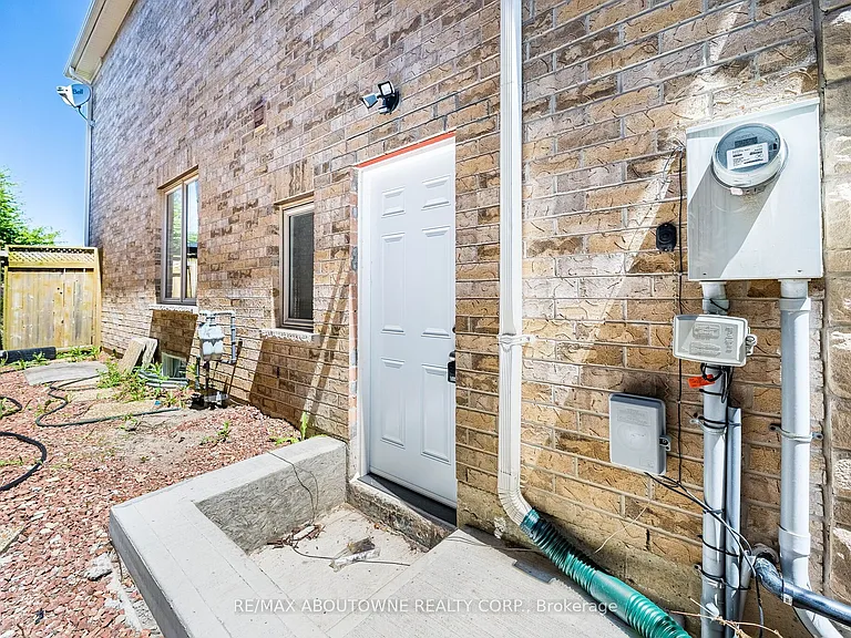 3221 Erin Centre Blvd #BASEMENT — Photo 5
