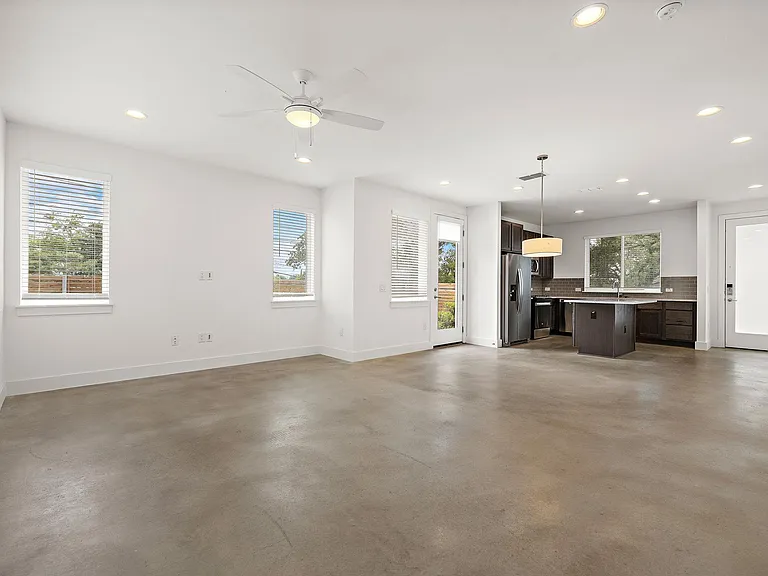 1206 Sarabeth Way — Photo 6