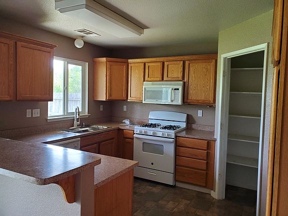 5th image of 2195 Willow Glen Dr