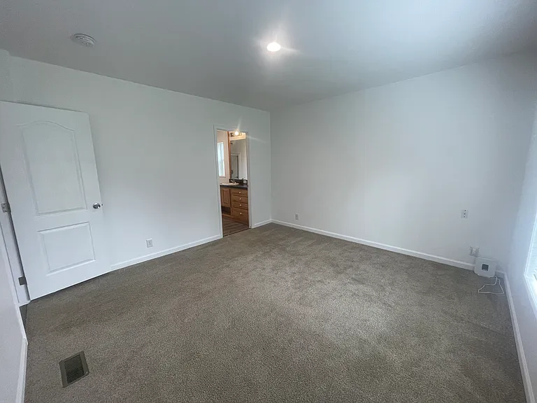 310 E Wood Ln — Photo 8