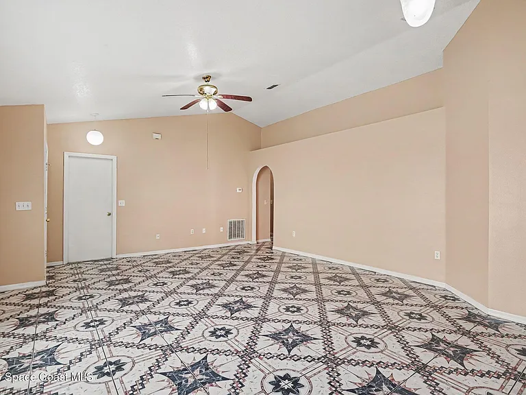 2781 Maderia Cir — Photo 4