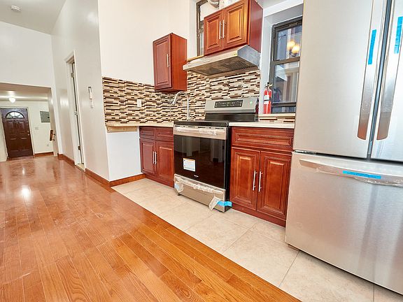 5th image of 25 Essex St #2A2