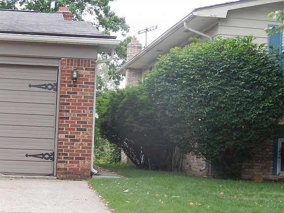 3rd image of 5818 Willow Creek Dr