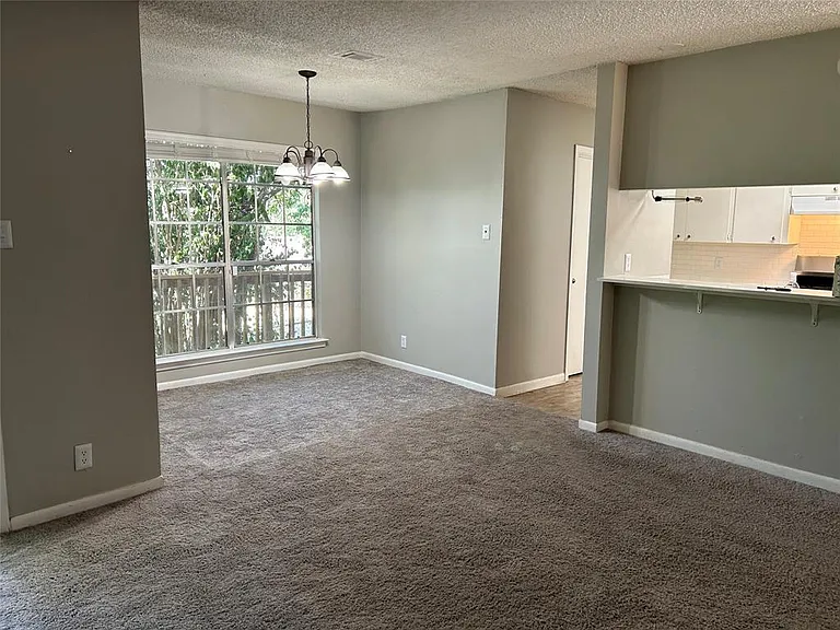 1910 Westridge Dr #B — Photo 2