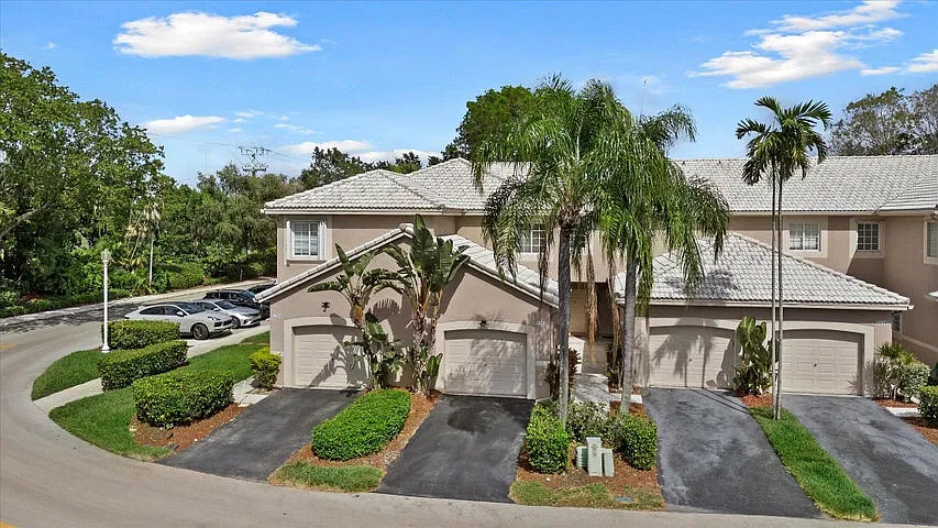 2264 Salerno Cir