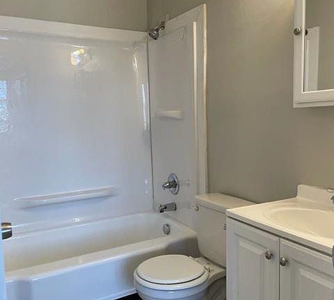 5th image of 400 S Ashland Ave #3