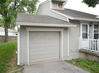 5740 N Oregon Cir, Kansas City, MO 64151