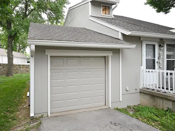 5740 N Oregon Cir, Kansas City, MO 64151