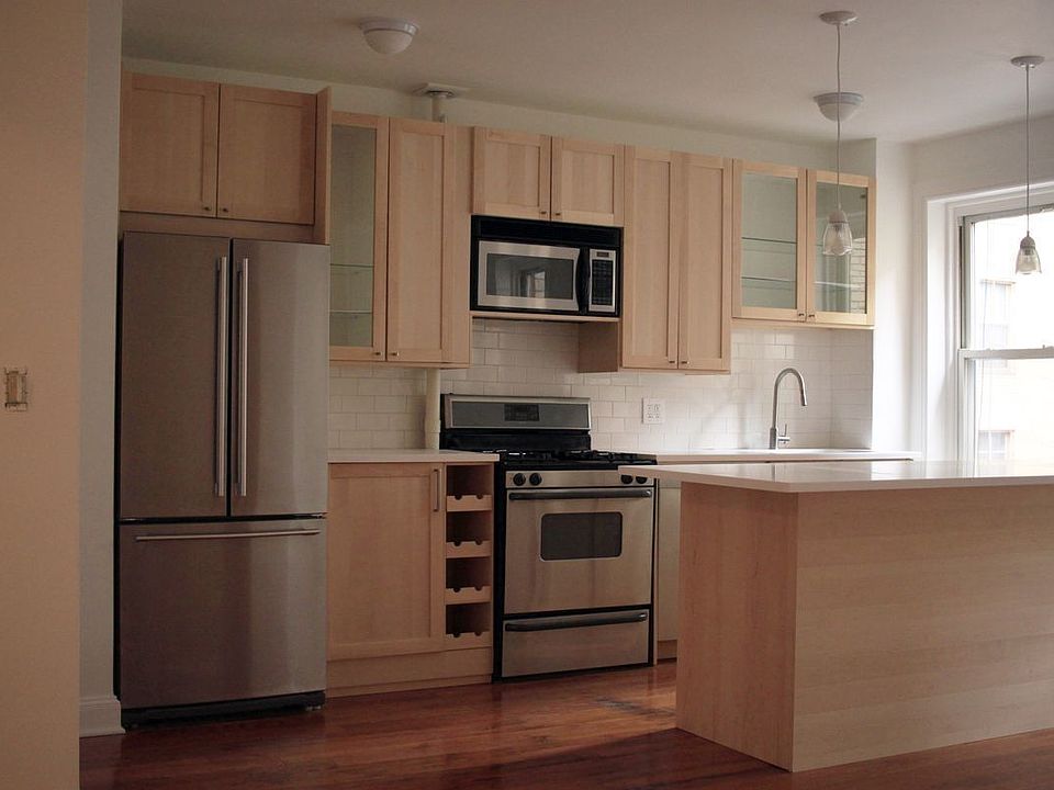 2nd image of 393 2nd Ave APT 4