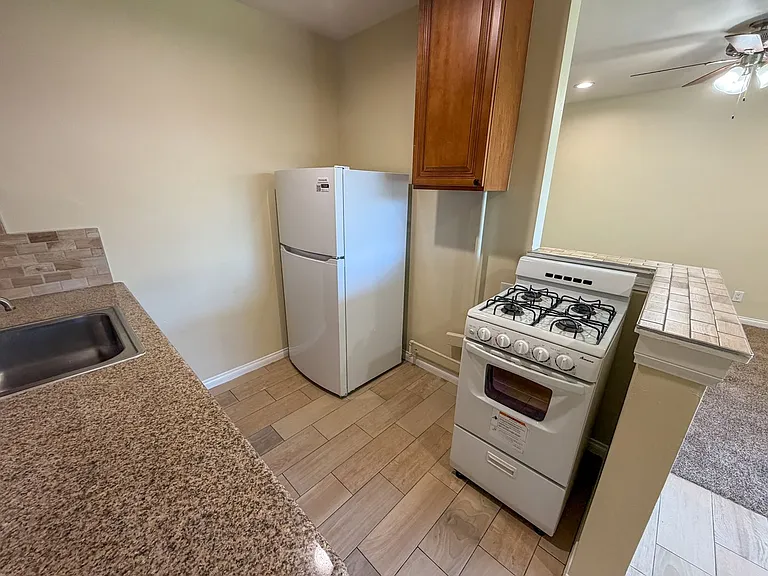 2227 E Westport Dr — Photo 7