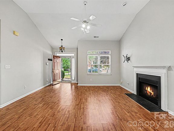 5th image of 10508 Hellebore Rd