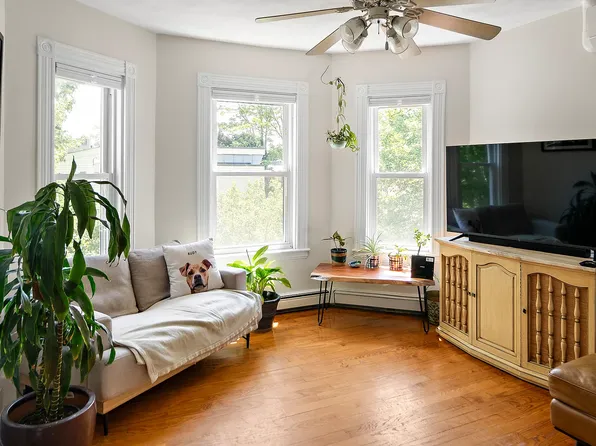 39 Regent St #3, Cambridge, MA 02140