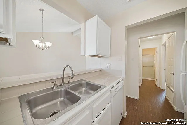 206 Bexar Dr — Photo 12