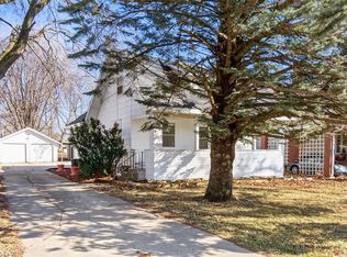 1920 Johnson Ave NW, Cedar Rapids, IA 52405