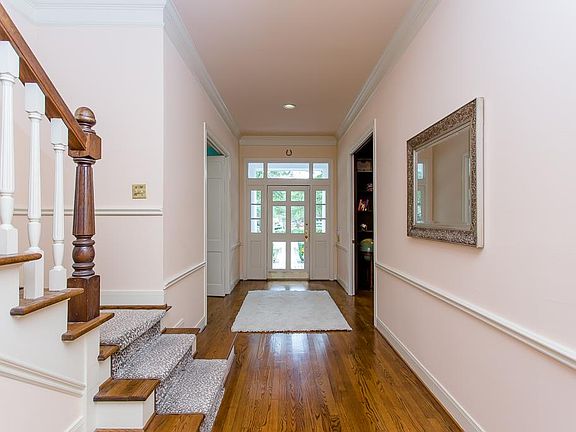 4th image of 40 Glen Loch Ct
