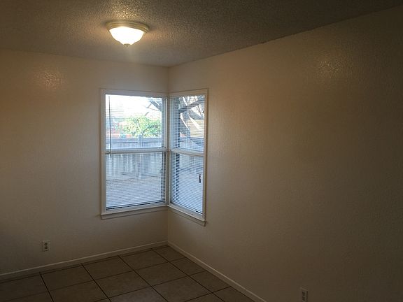 5th image of 15057 Dakota St