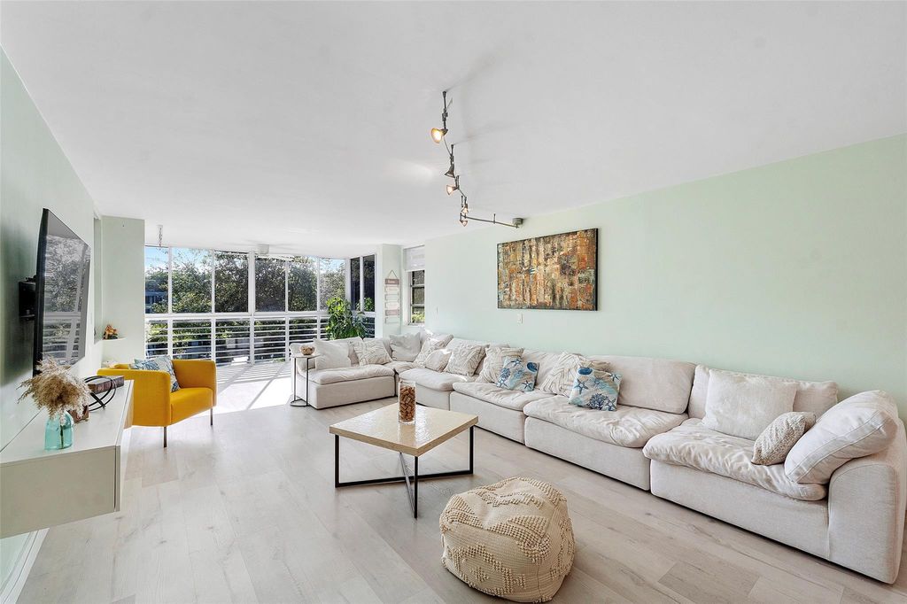 4261 W Palm Aire Drive UNIT 203, Pompano Beach