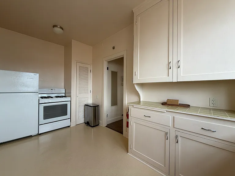 2030 Ashby Ave #12 — Photo 4