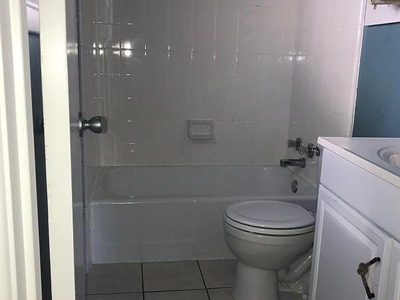 3rd image of 237 Oakwood Ln