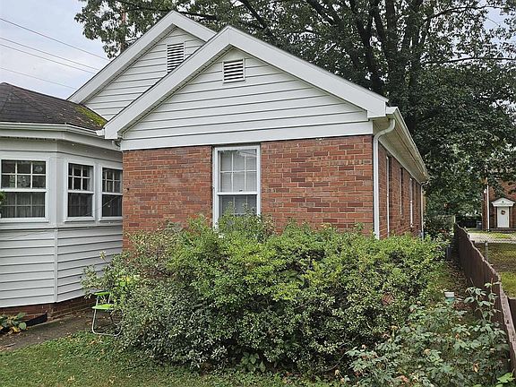 3rd image of 915 S Weinbach Ave