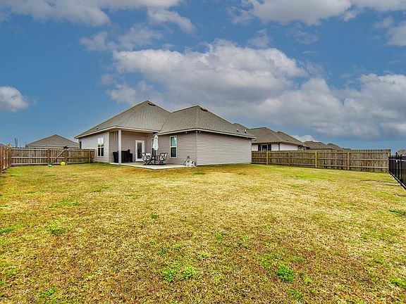 2nd image of 207 Shadow Pointe Rd