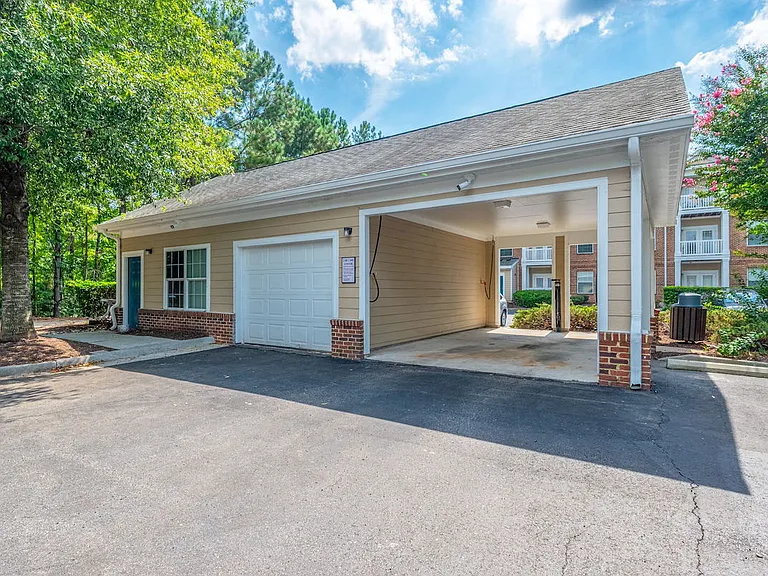 Centerville Manor Apartments — Photo 22