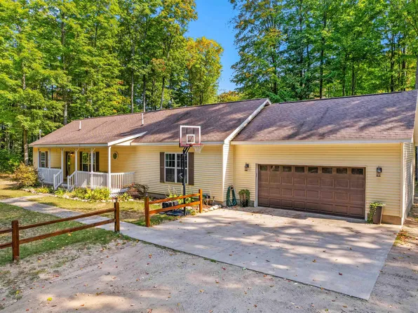 8071 Dobie Ln, Mancelona, MI 49659