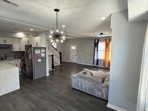 5th image of 3606 Howard Park Ave