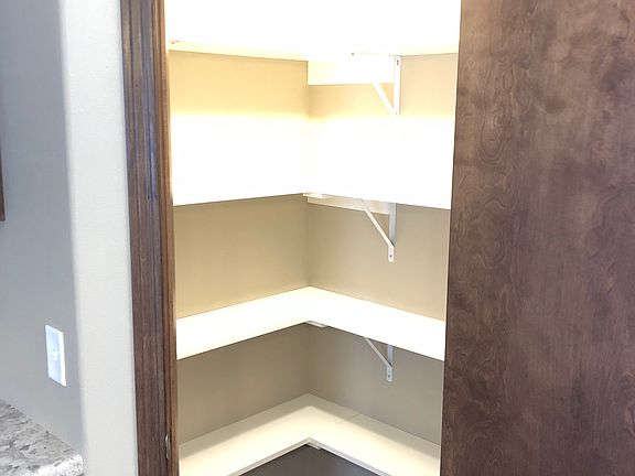 2nd image of 1821 Amblewood Ct