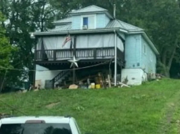 35 Shaffer Aly, Timblin, PA 15778