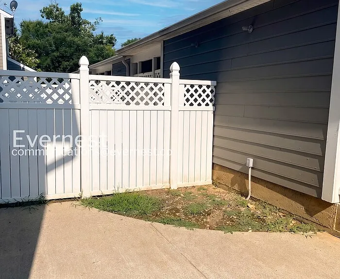 8311 Saint Danasus Dr — Photo 23