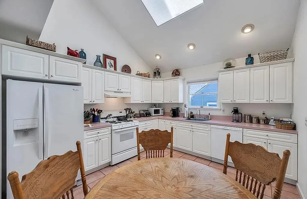 3 bed, $4,500 — Photo 3