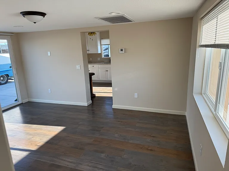 43813 Sierra Hwy — Photo 17
