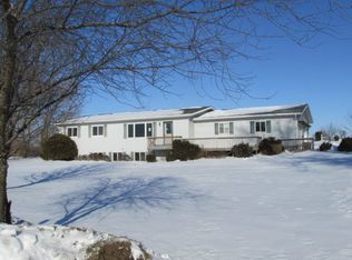 18169 183rd St, Manchester, IA 52057