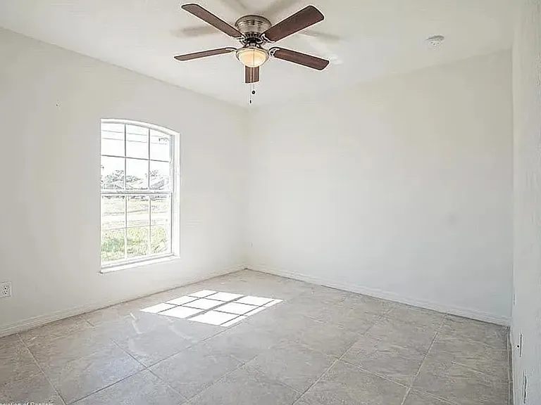 457 Aloha Ave — Photo 10