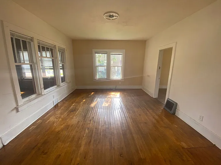 420 Elm St — Photo 5
