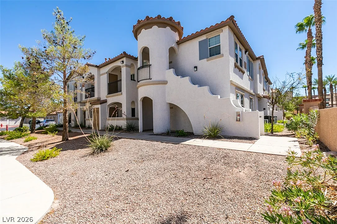 3 bed, 2.0 bath, 1268 sqft, $1,850 — Photo 1