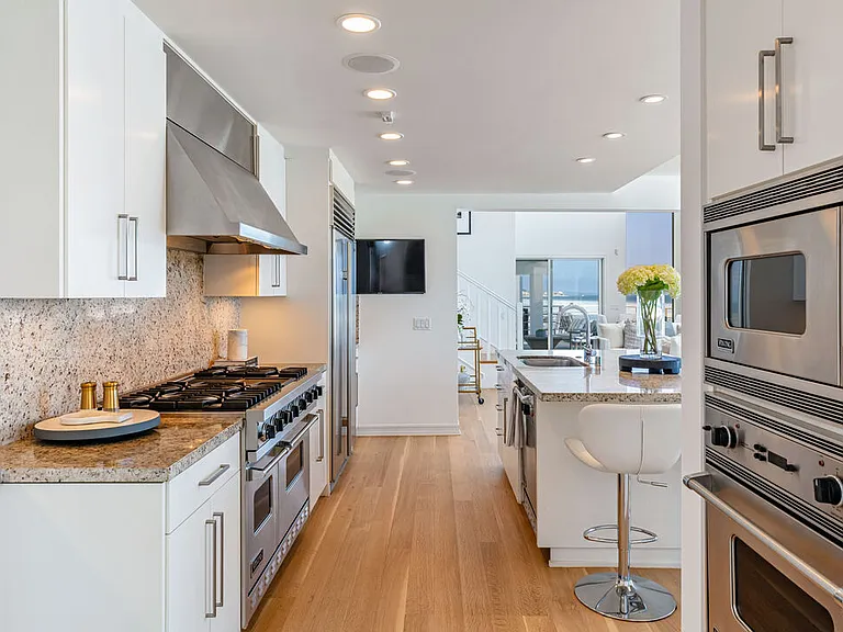 24314 Malibu Rd — Photo 16