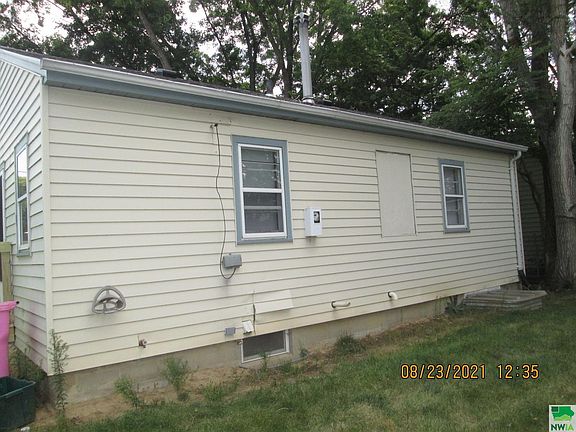 3rd image of 2205 Geneva St