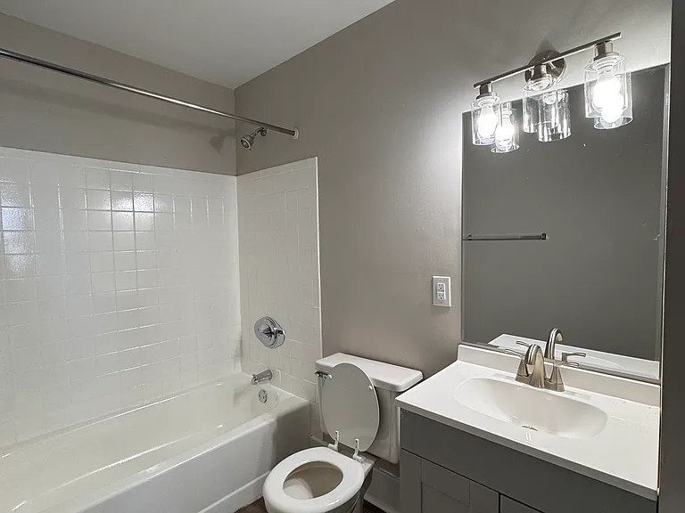 1023-1027 S 7th St #4 — Photo 5