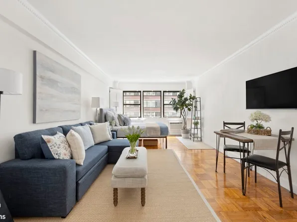 333 East 75th Street image 1 of 6