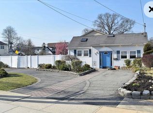 1861 Camp Ave, Merrick, NY 11566