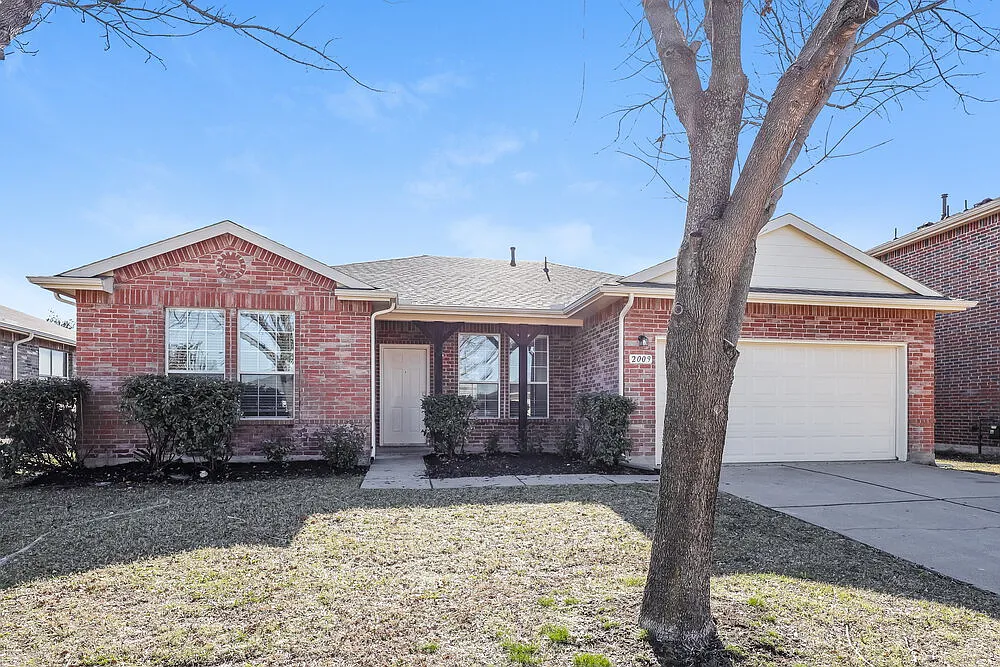 3 bed, 2.0 bath, 1509 sqft, $2,340 — Photo 1