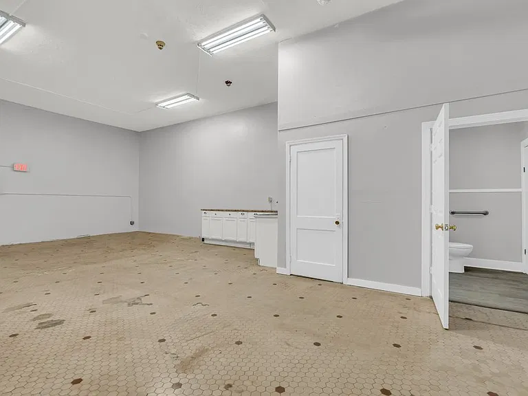 423 Main St — Photo 7