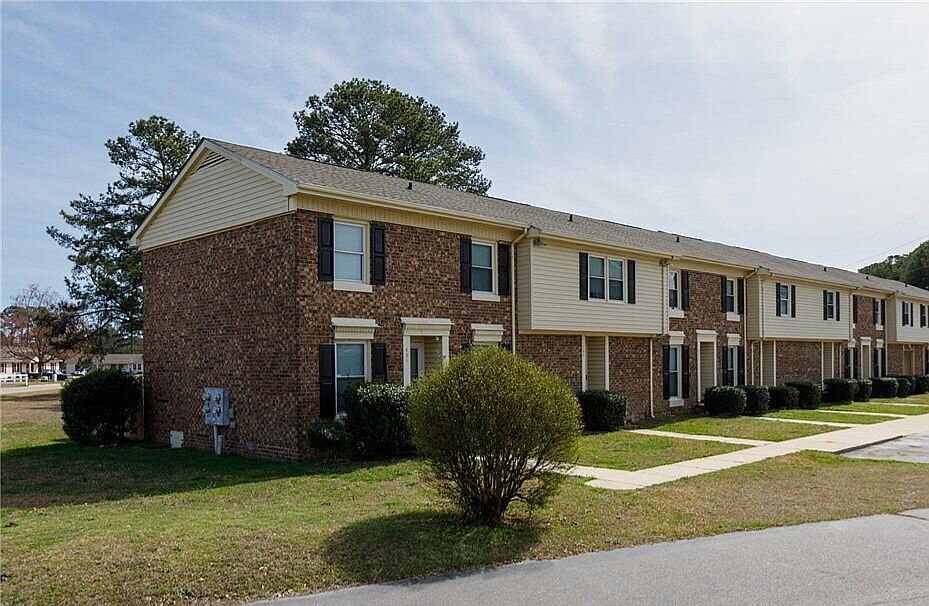 1st image of 403 Cumbrian Ct