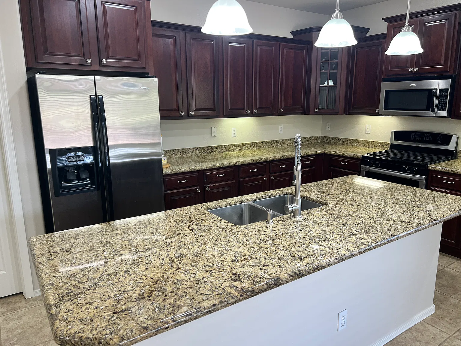 3 bed, 1964 sqft, $2,495 — Photo 3