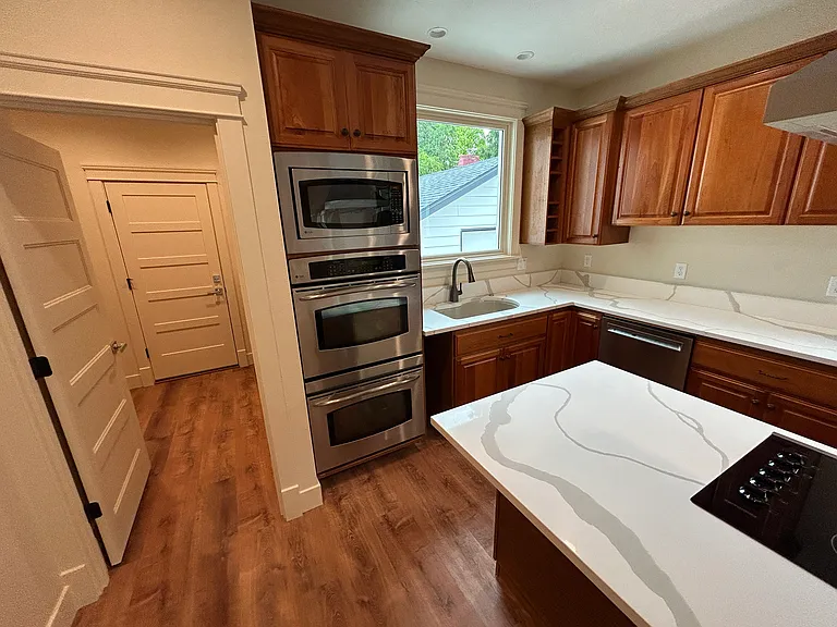 1598 Court St NE #1 — Photo 8